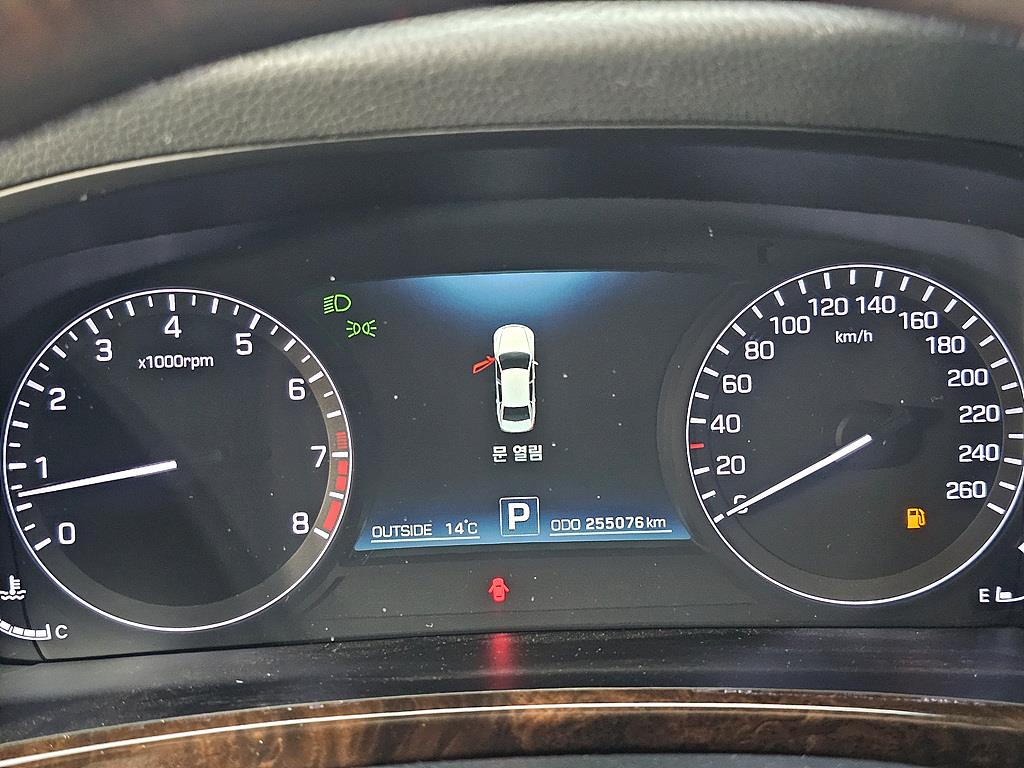 HYUNDAI Equus - Vista 7