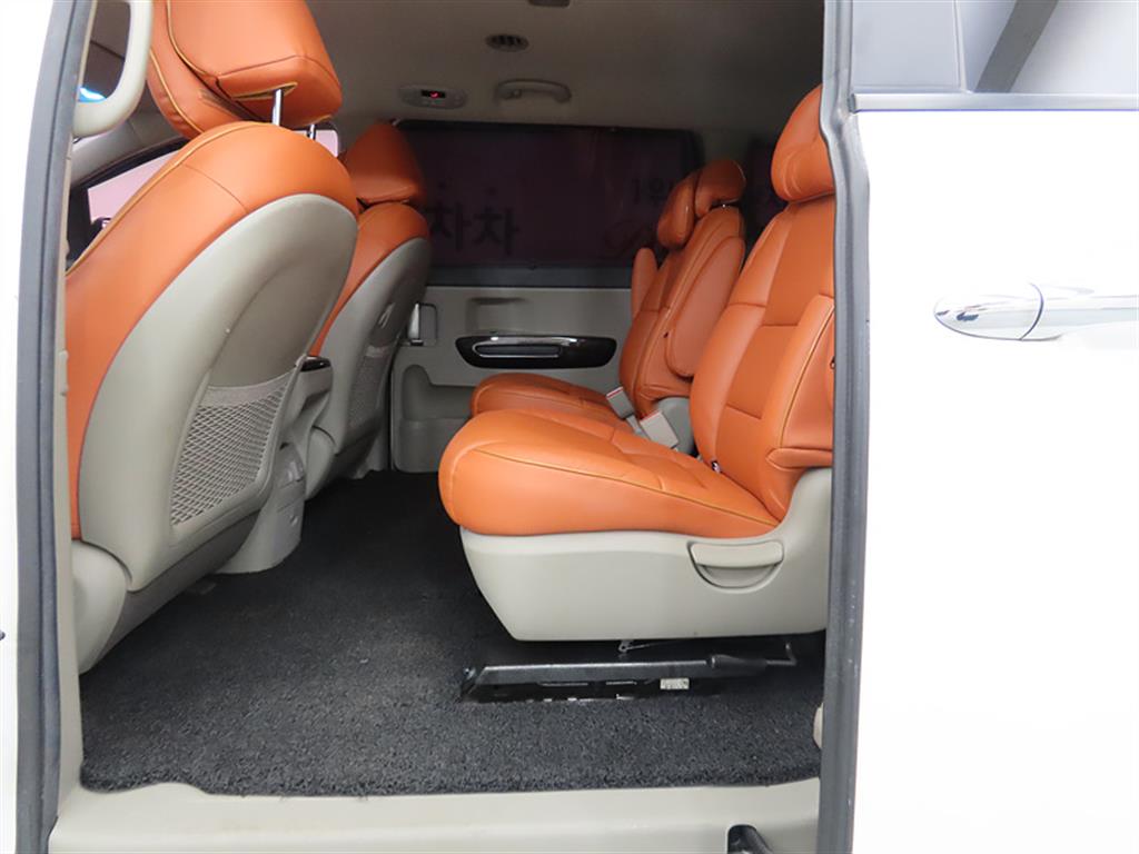 KIA Carnival - Vista 6