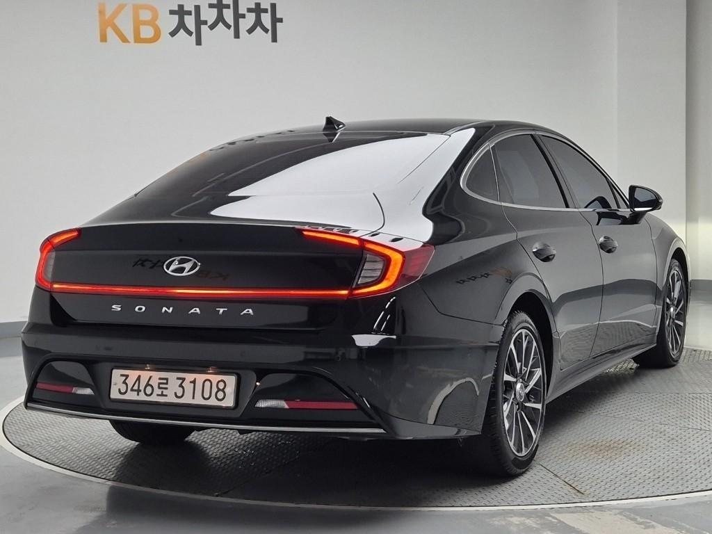 HYUNDAI Sonata - Vista 3