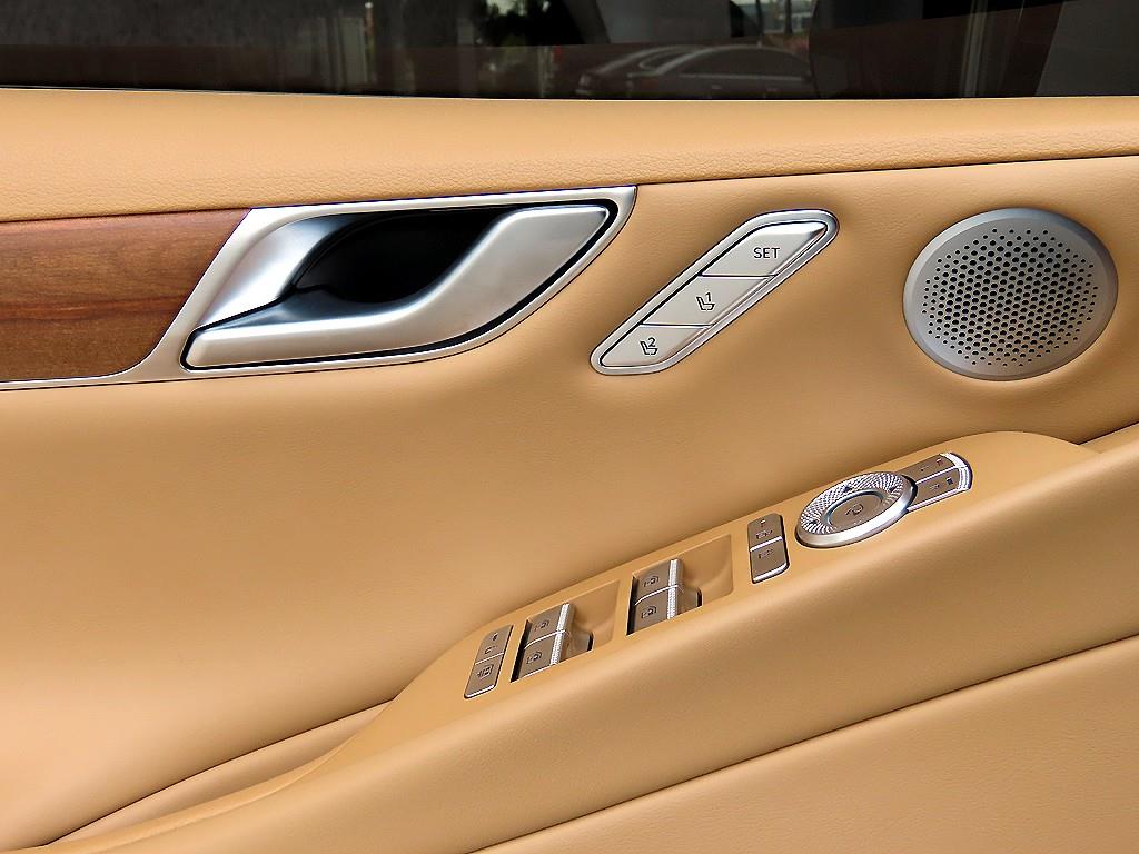 Genesis G80 - Vista 12