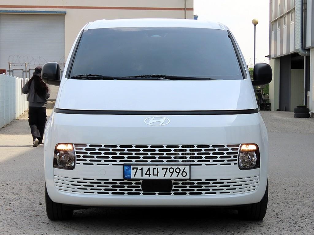 HYUNDAI Staria 2025 Blanco - Importación desde Corea - HF Imports Iquique - Foto 1