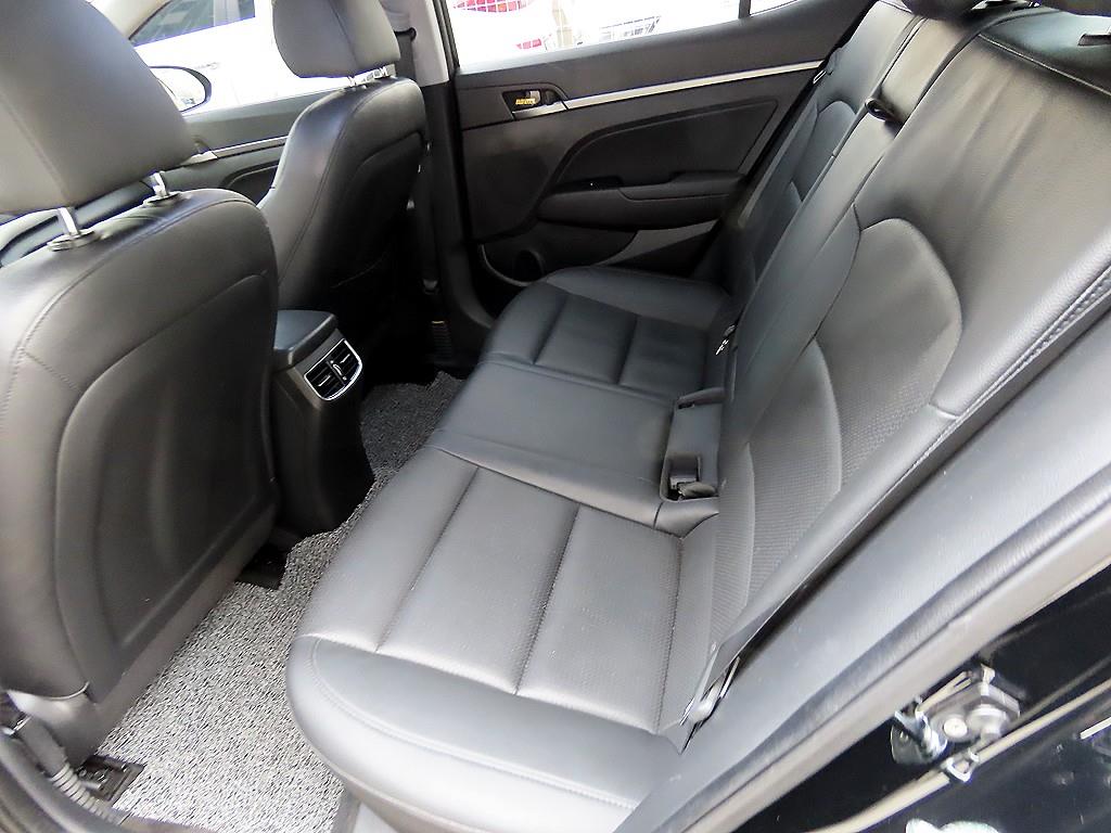 HYUNDAI Avante - Vista 6