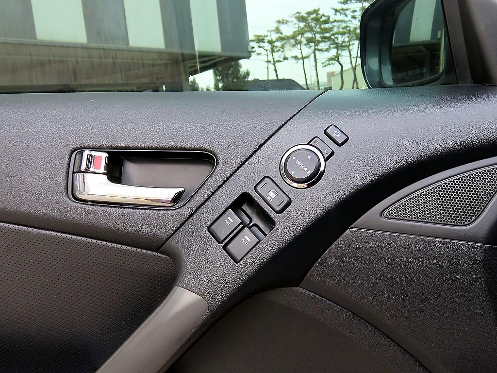 HYUNDAI Genesis - Vista 12