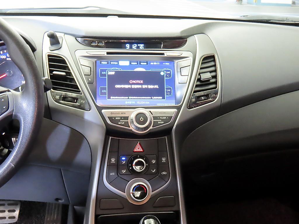 HYUNDAI Avante - Vista 11