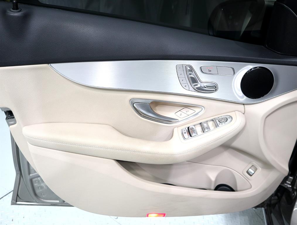 Mercedes Benz C Class - Vista 8