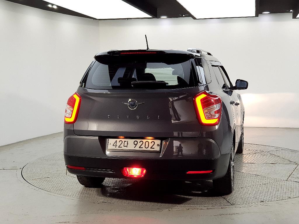 Ssangyong Tivoli - Vista 3
