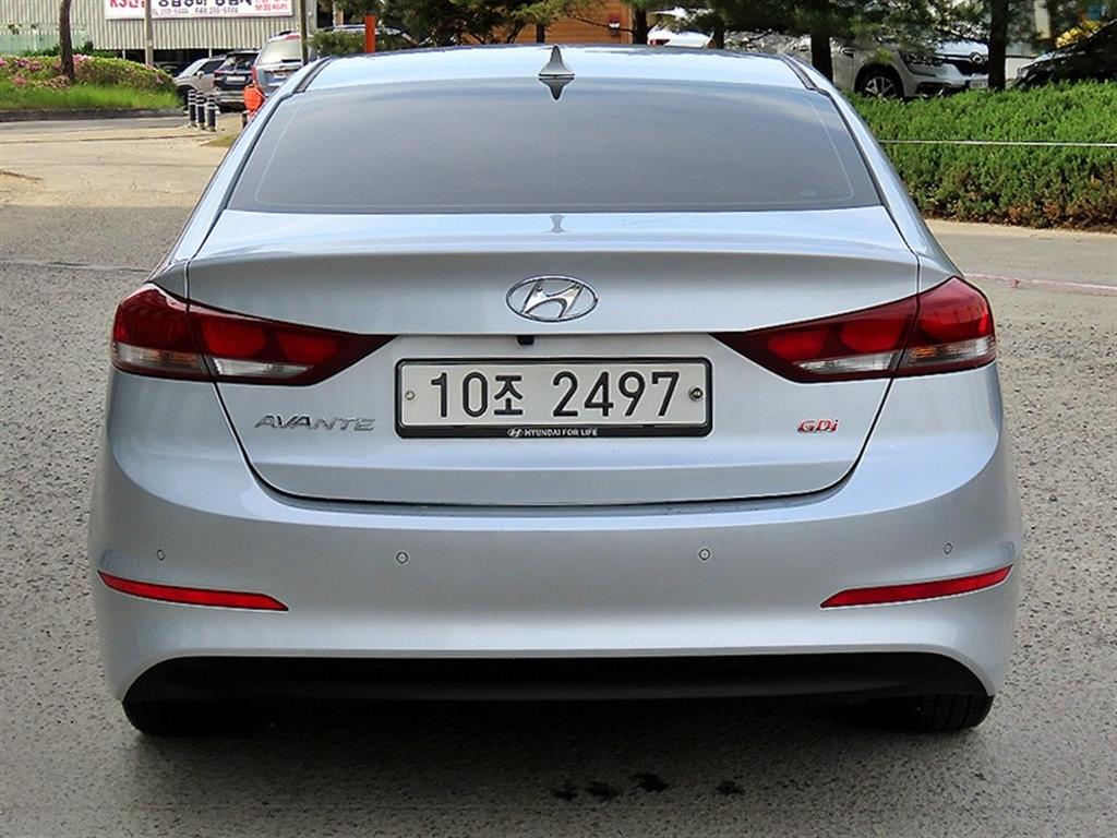 HYUNDAI Avante - Vista 4