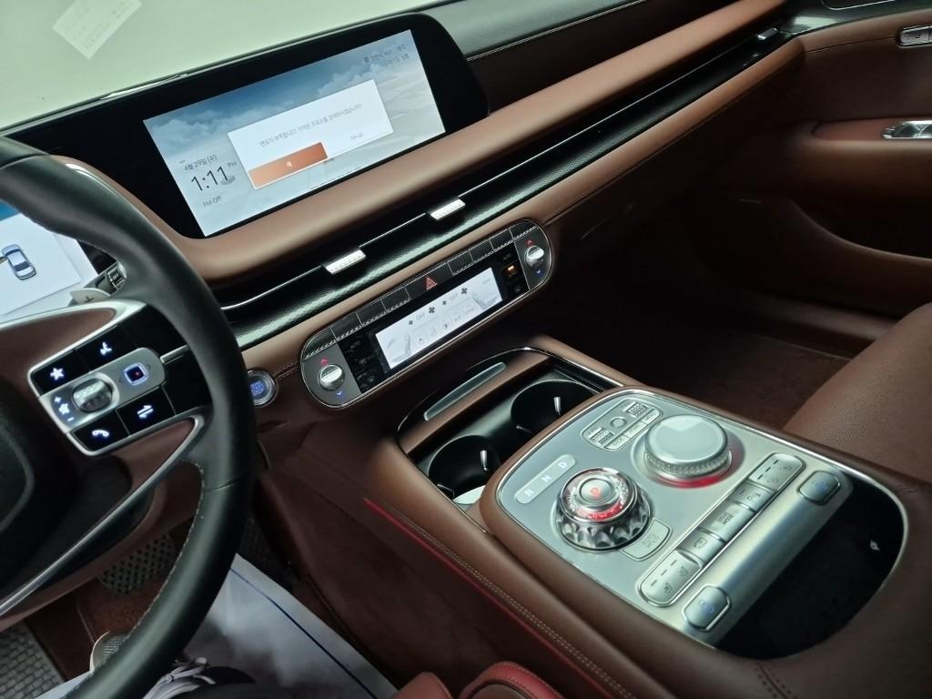 Genesis G90 - Vista 10