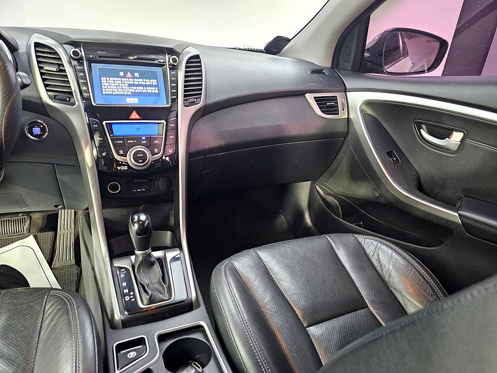HYUNDAI i30 - Vista 10
