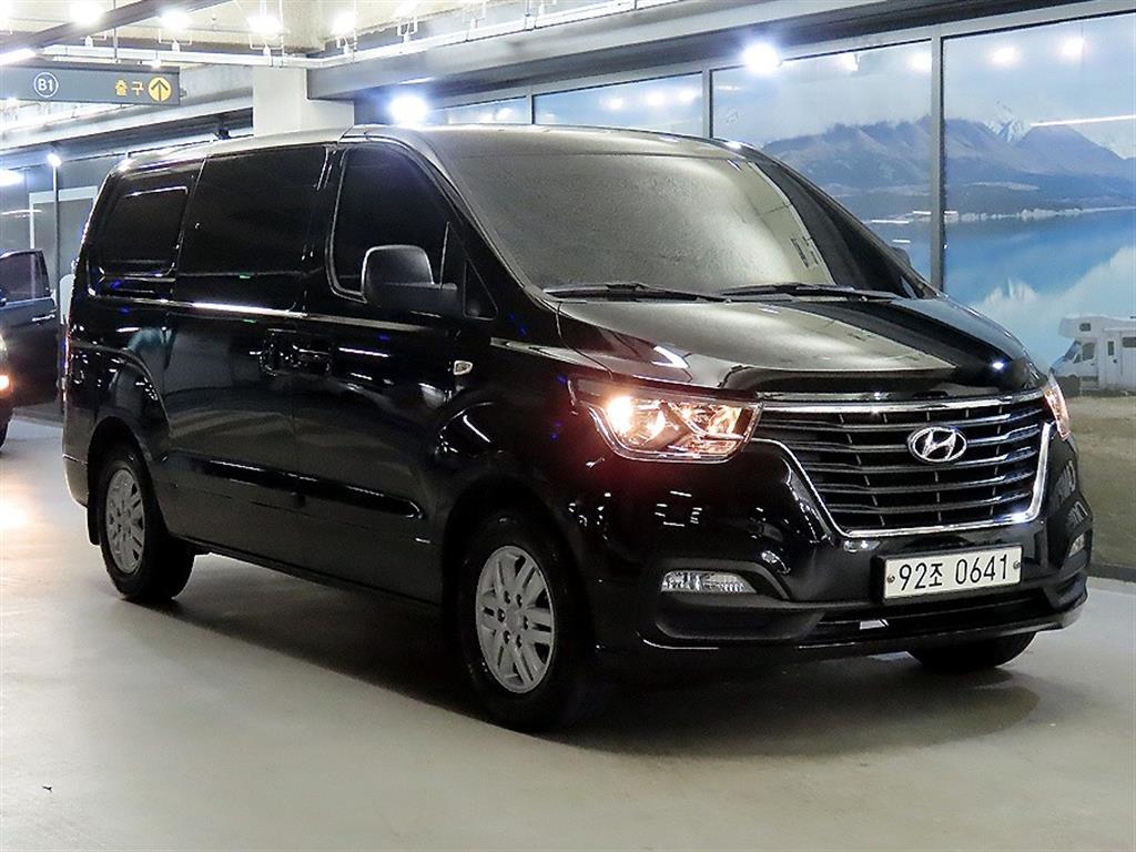 HYUNDAI Starex 2019 Negro - Importación desde Corea - HF Imports Iquique - Foto 1