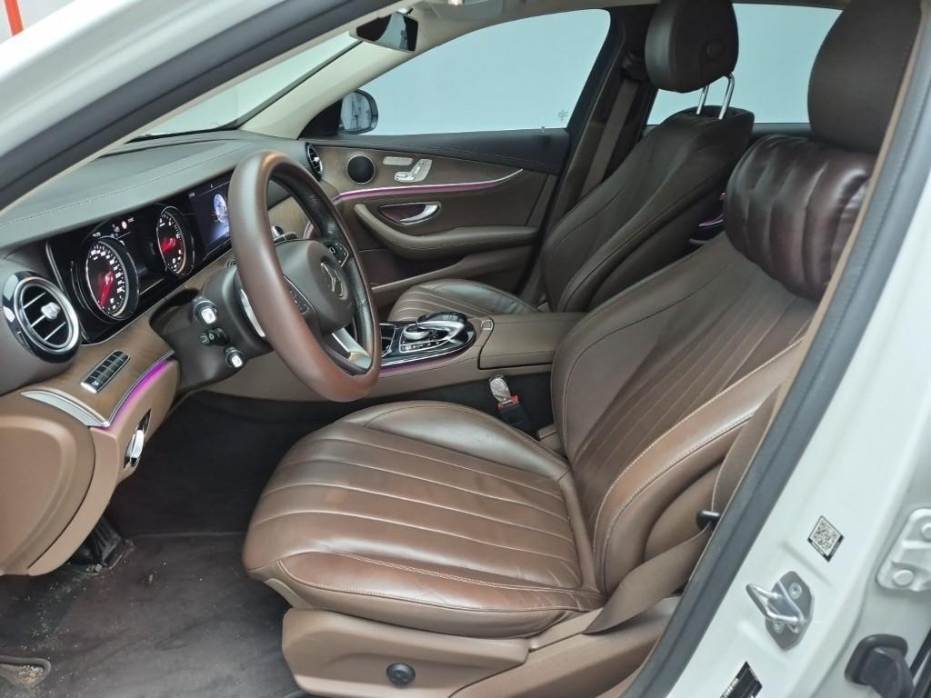 Mercedes Benz E class - Vista 10