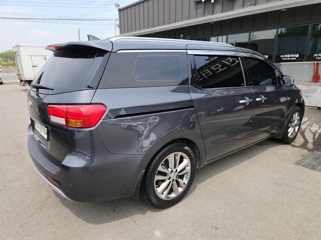 KIA Carnival - Vista 6