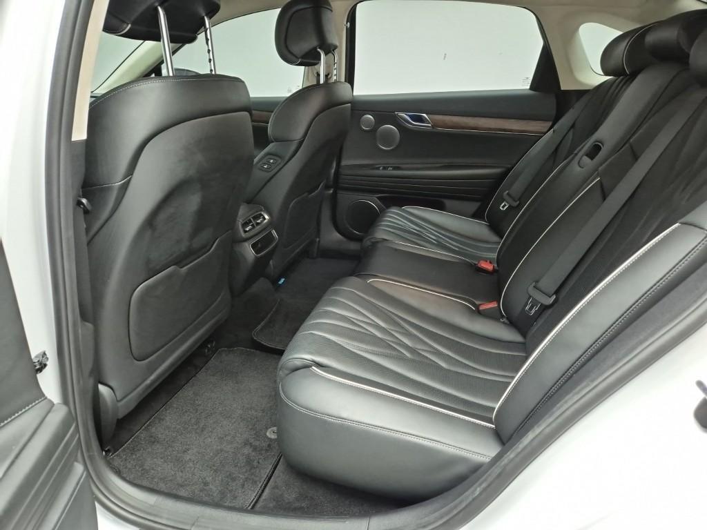 Genesis G80 - Vista 12