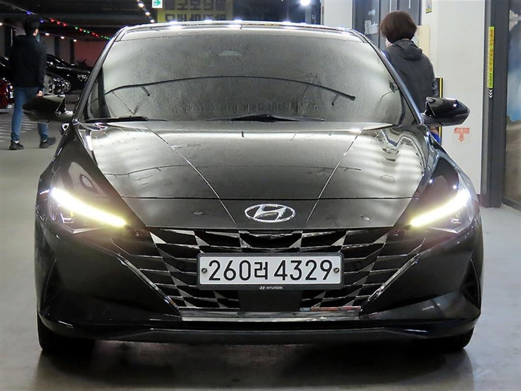 HYUNDAI Avante - Vista 2