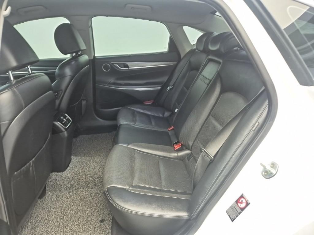 HYUNDAI Grandeur - Vista 11