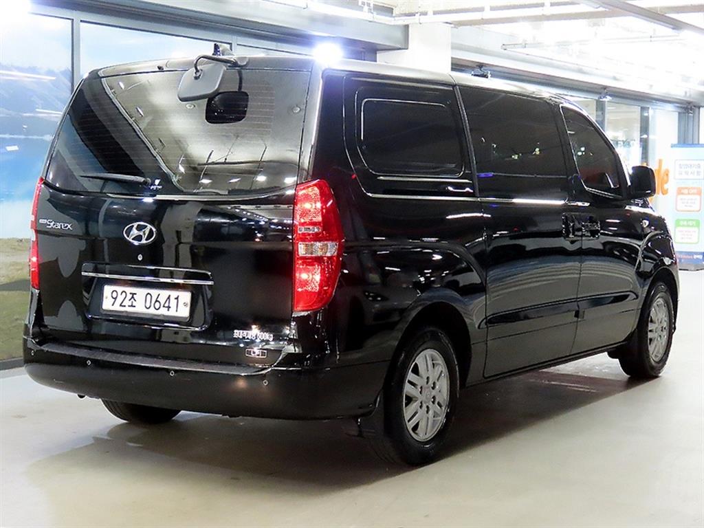 HYUNDAI Starex - Vista 4