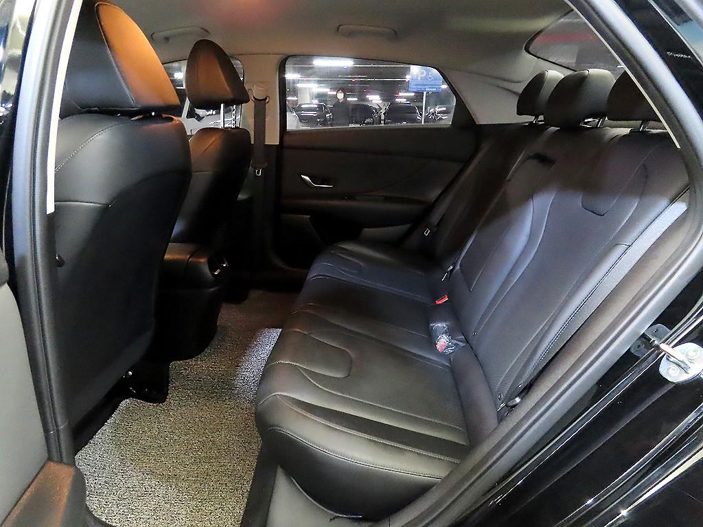 HYUNDAI Avante - Vista 7