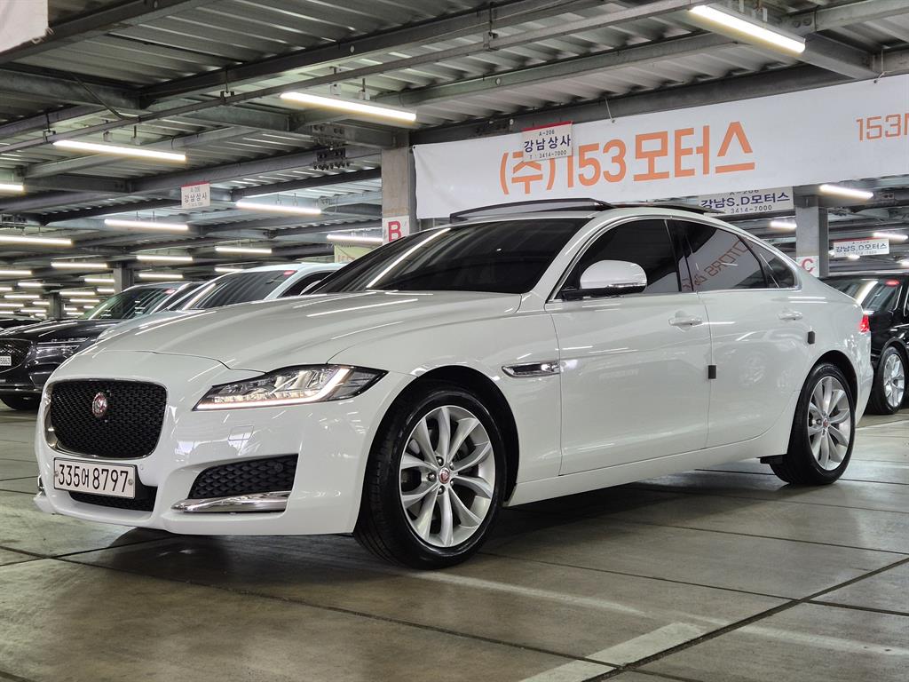 Jaguar XF - Vista 2
