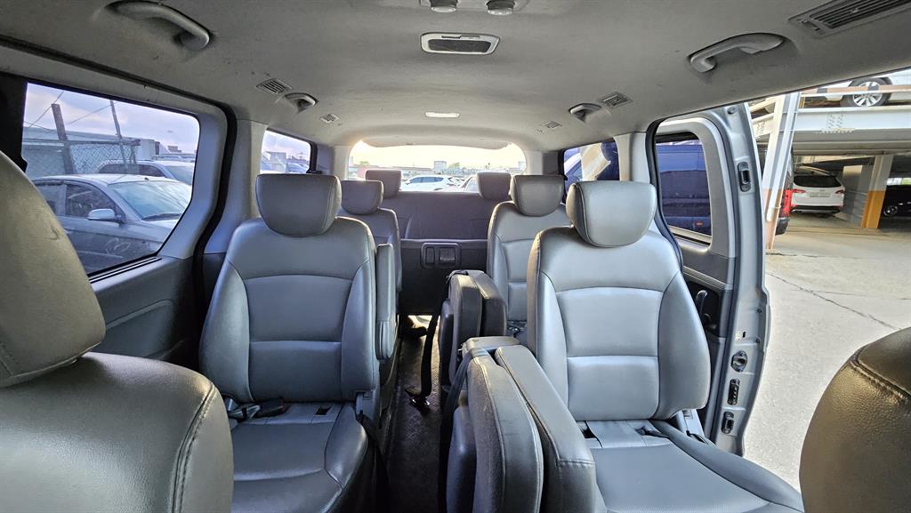 HYUNDAI Starex - Vista 7