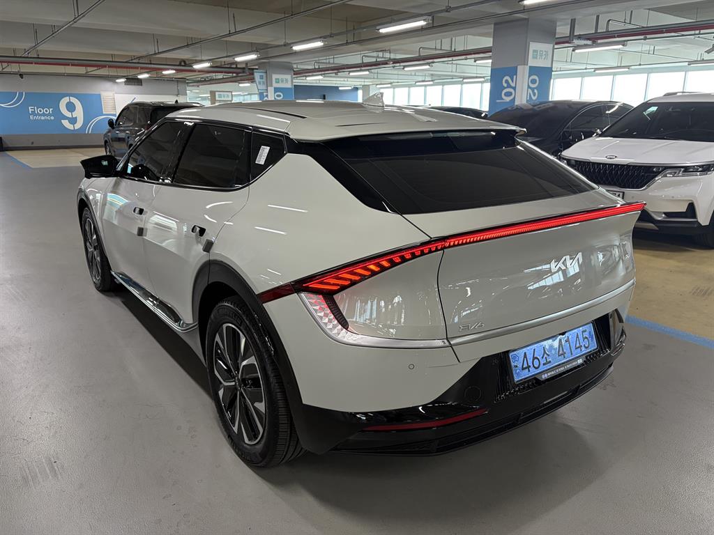 KIA EV6 - Vista 4