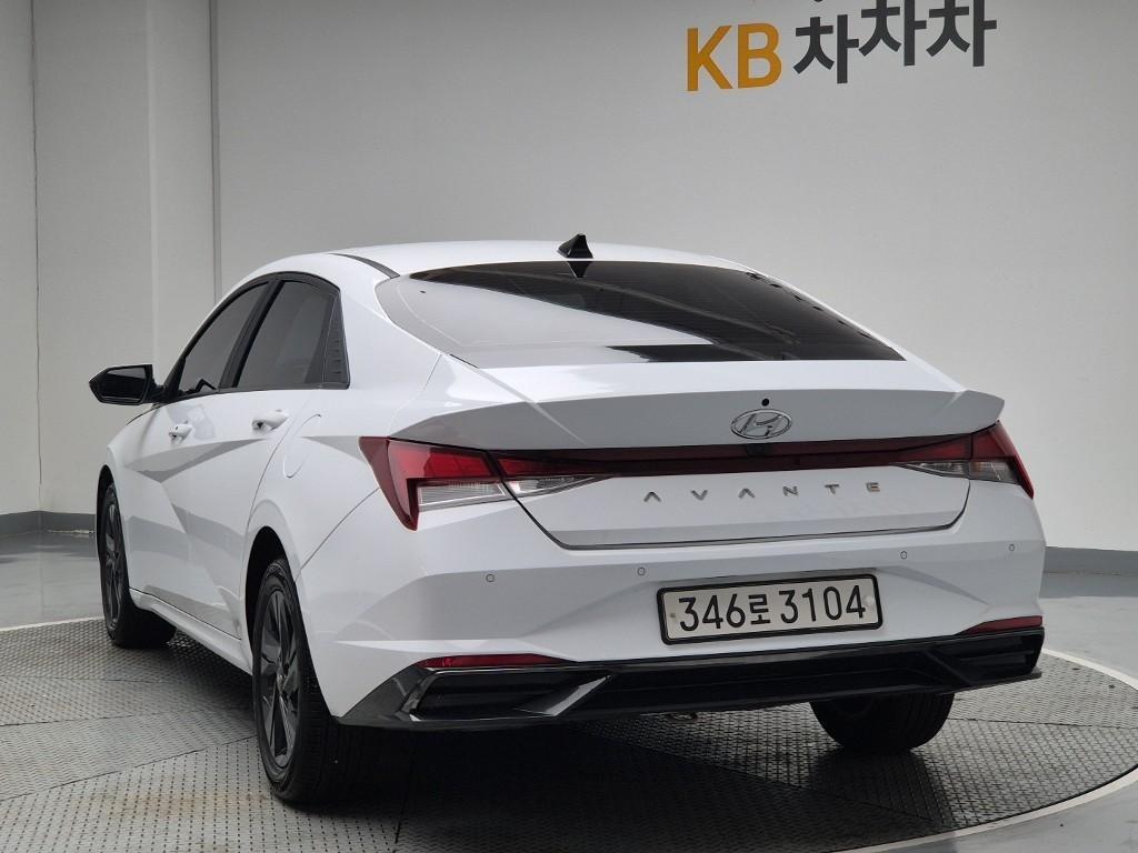 HYUNDAI Avante - Vista 2