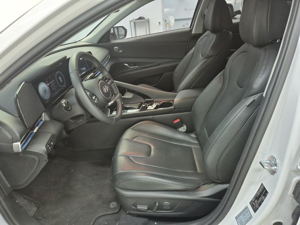 HYUNDAI Avante - Vista 11