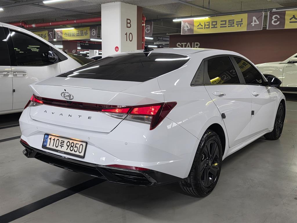 HYUNDAI Avante - Vista 3
