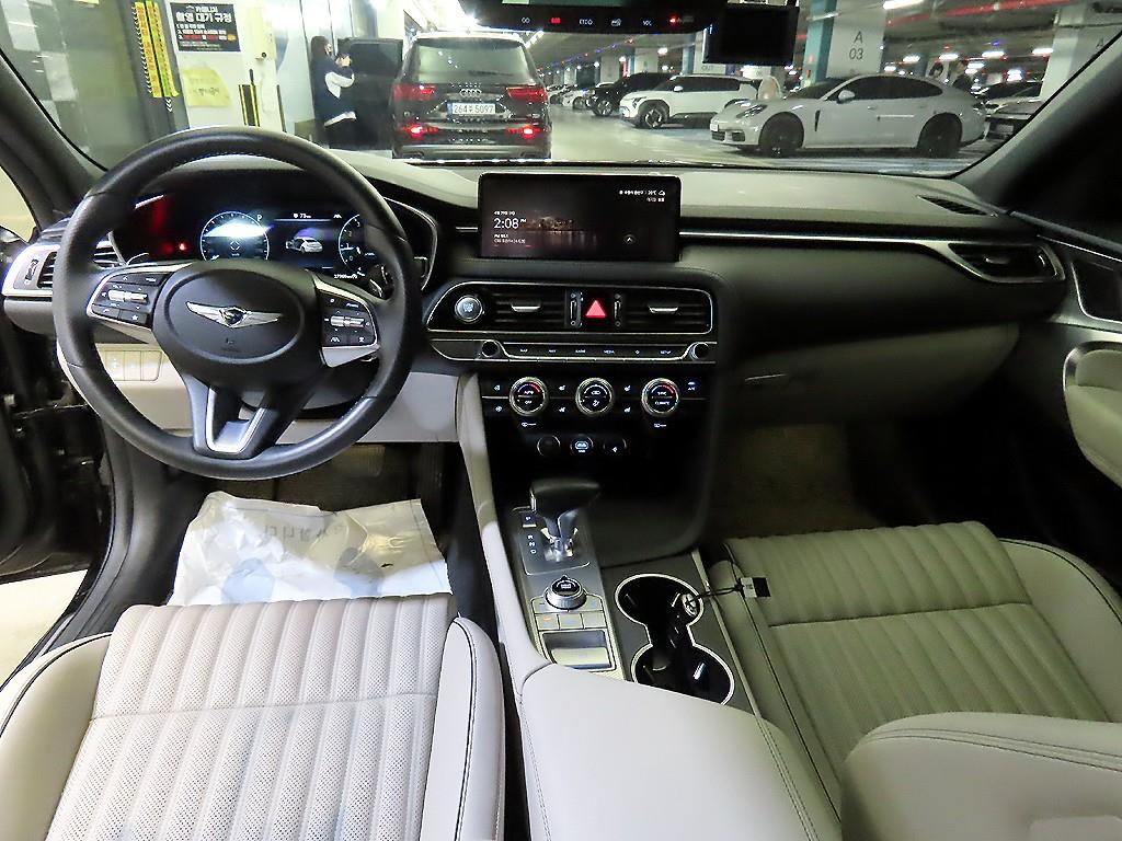 Genesis G70 - Vista 10