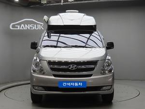 HYUNDAI Starex - Vista 2