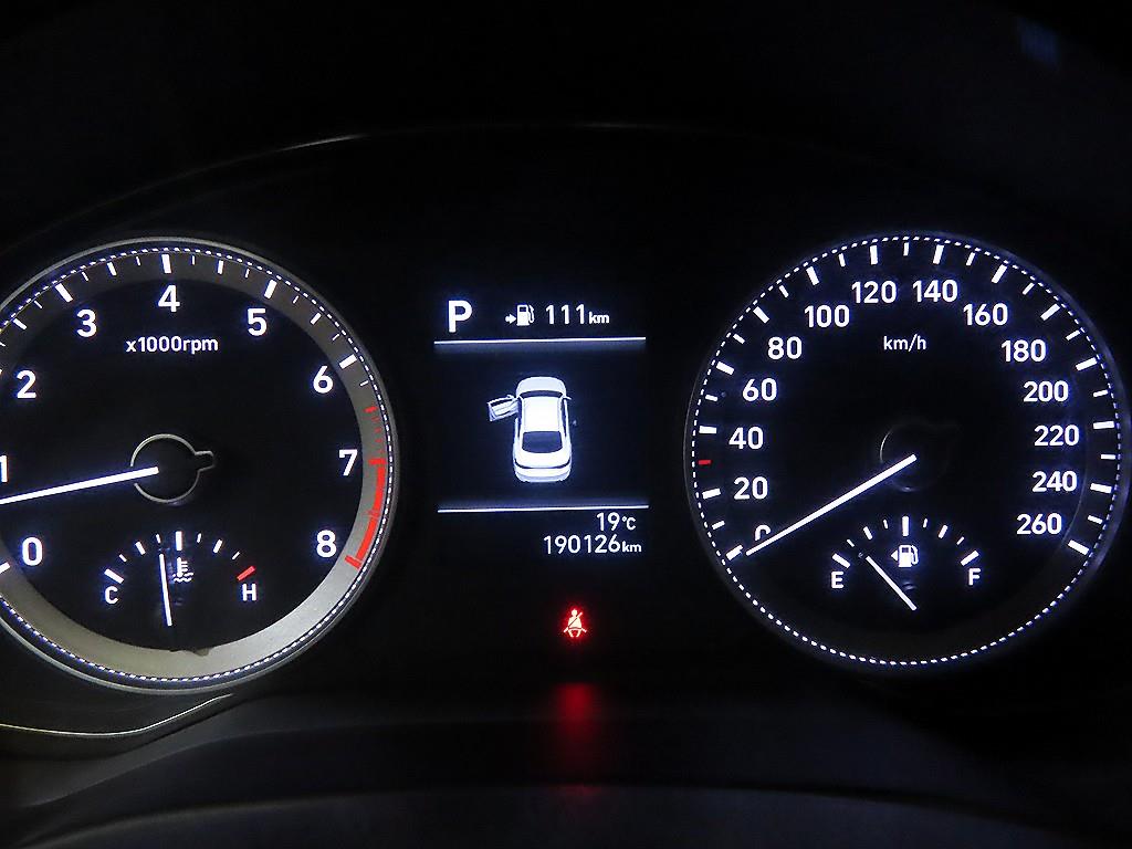 HYUNDAI Grandeur - Vista 9