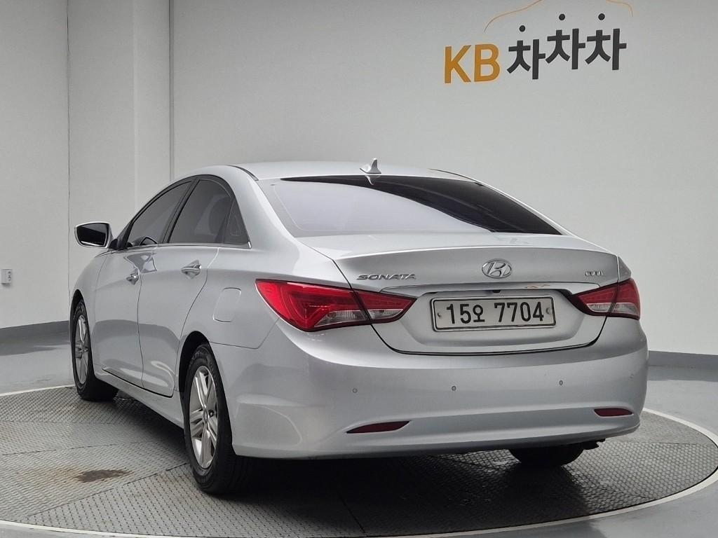 HYUNDAI Sonata - Vista 2