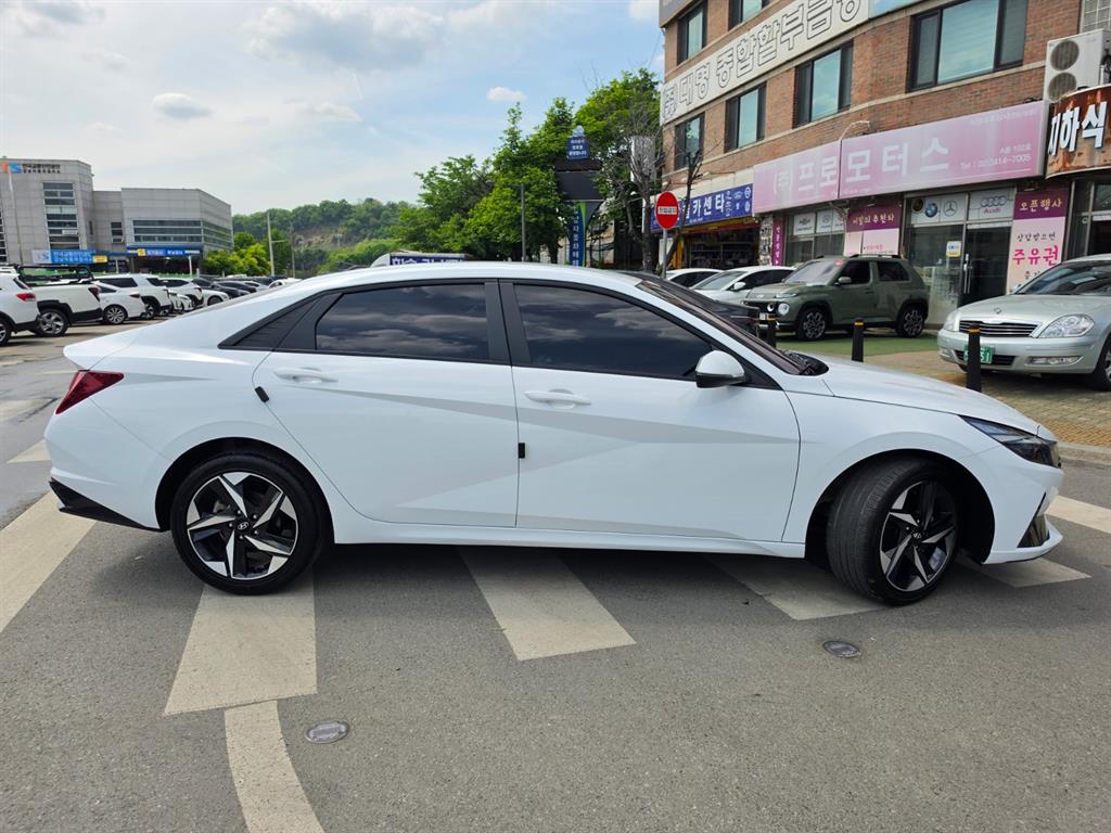 HYUNDAI Avante - Vista 7