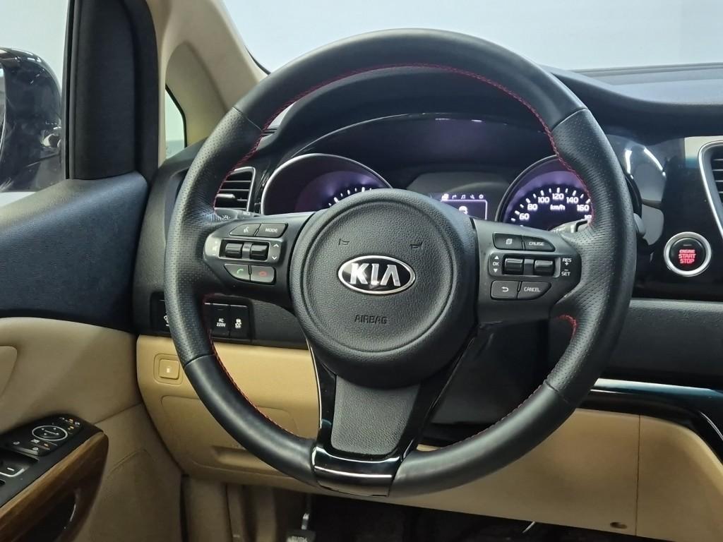 KIA Carnival - Vista 9