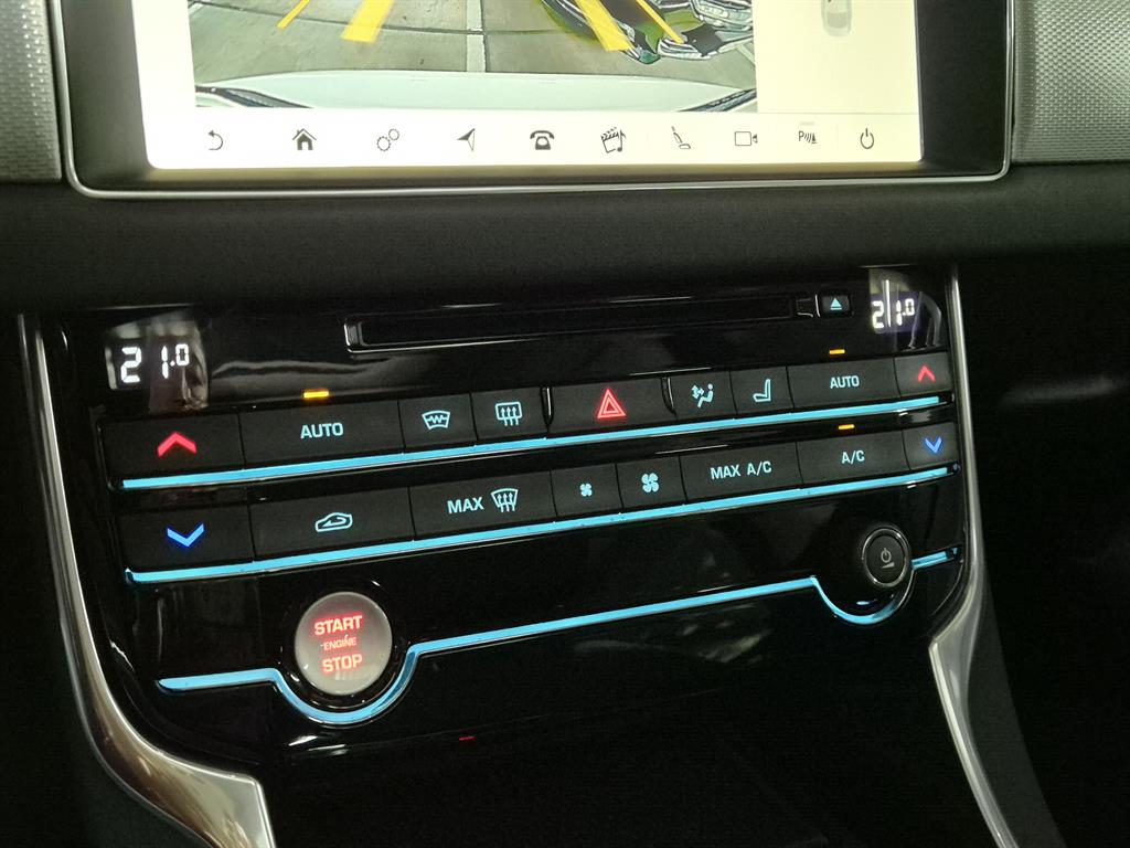Jaguar XF - Vista 10