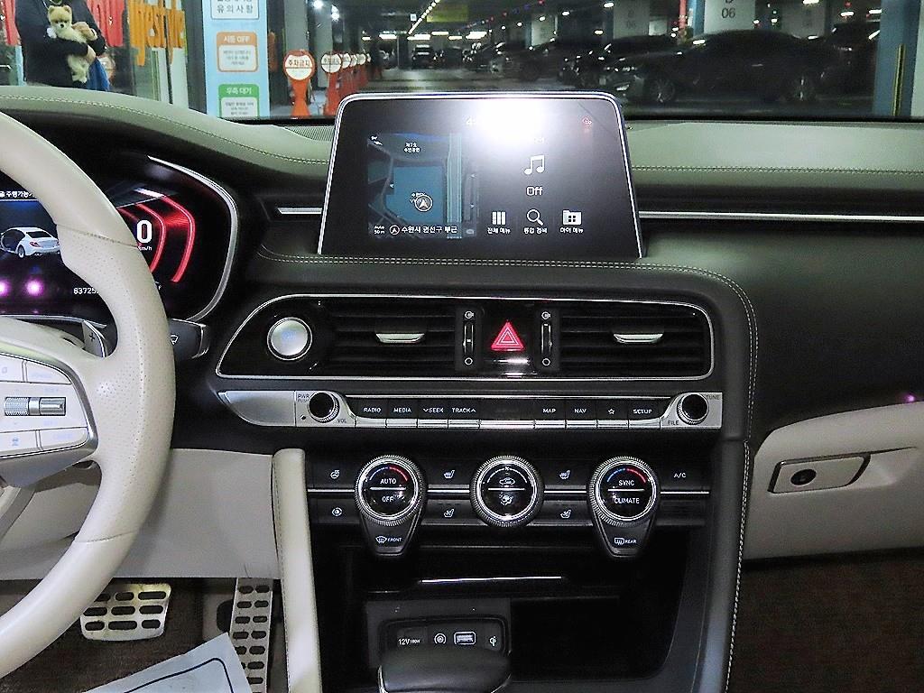 Genesis G70 - Vista 11