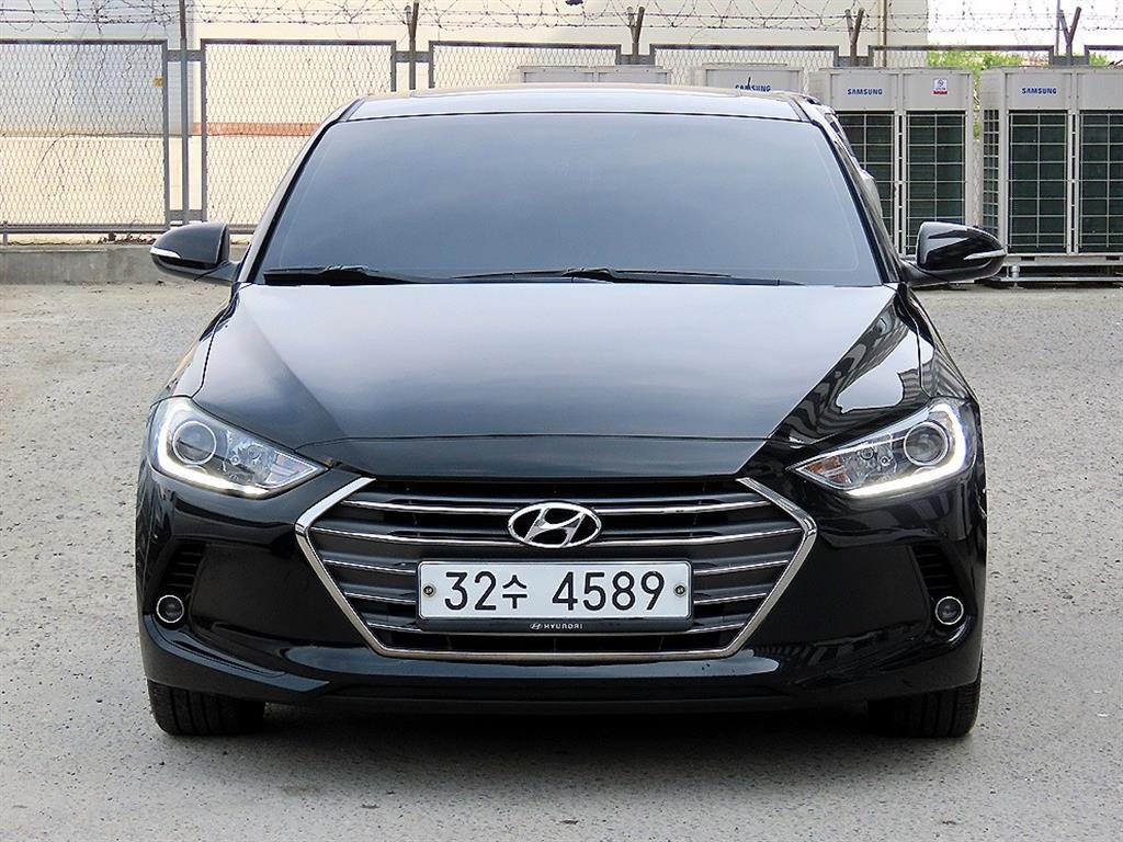 HYUNDAI Avante - Vista 2