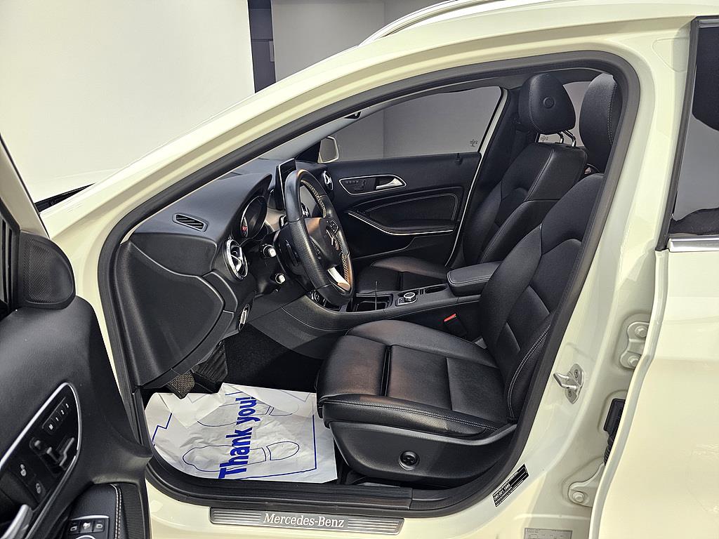 Mercedes Benz GLA Class - Vista 8