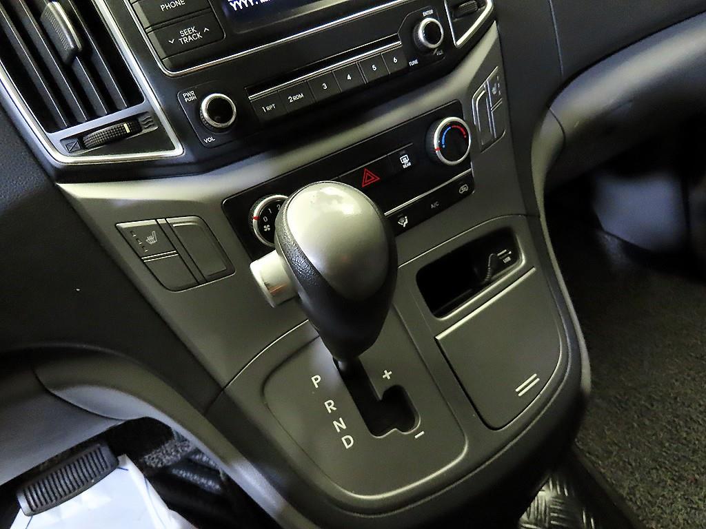 HYUNDAI Starex - Vista 12