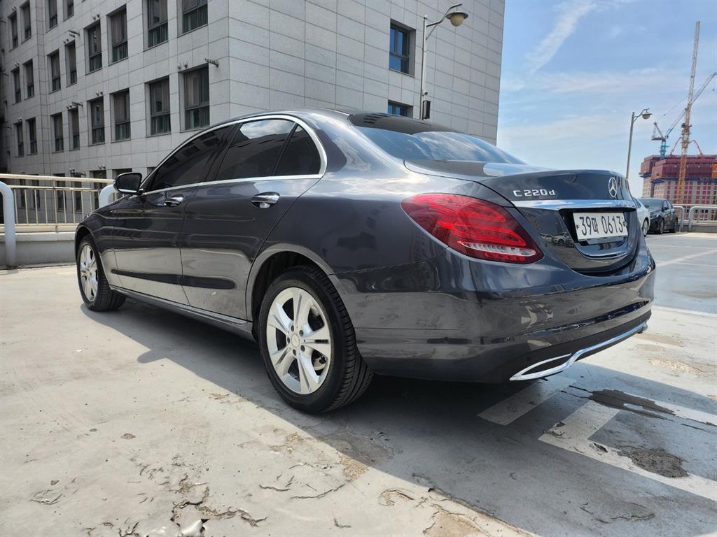 Mercedes Benz C Class - Vista 4