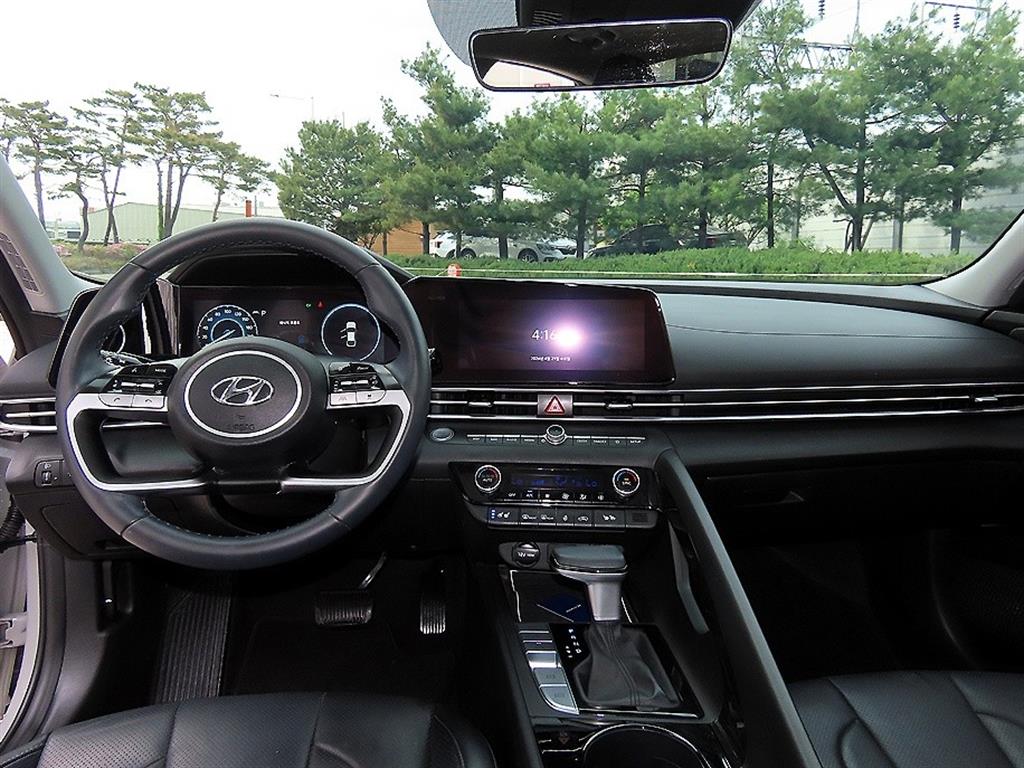 HYUNDAI Avante - Vista 7