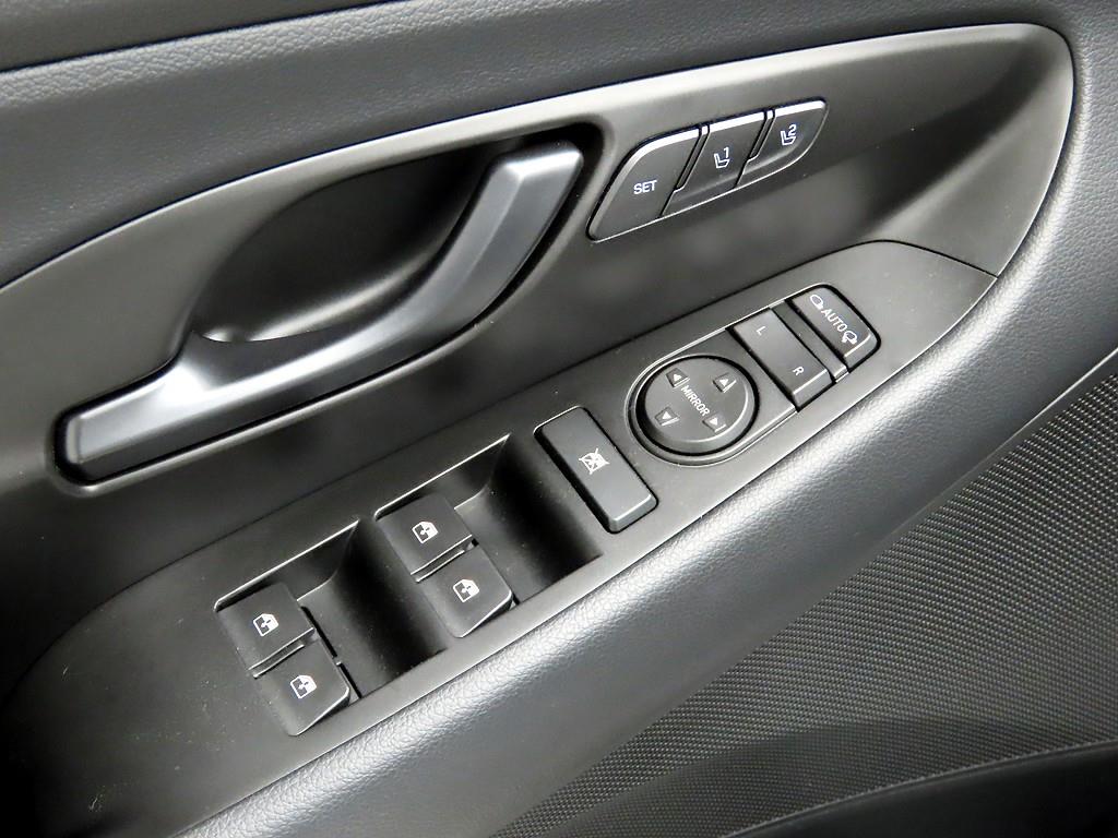 HYUNDAI i30 - Vista 12
