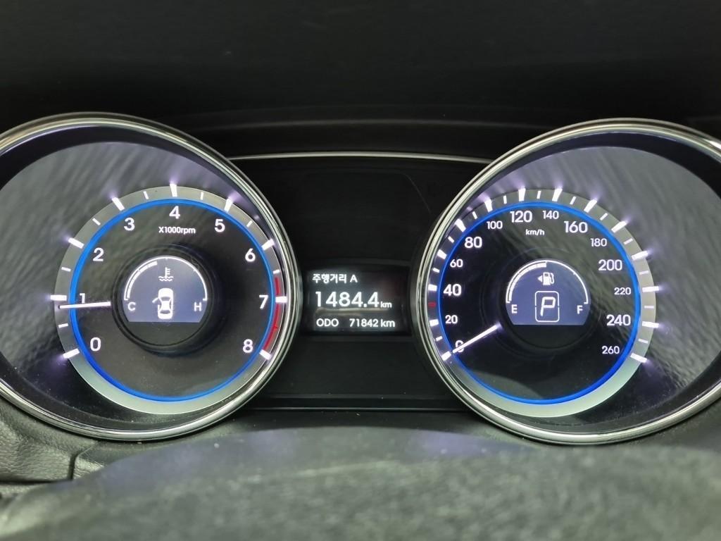 HYUNDAI Sonata - Vista 6