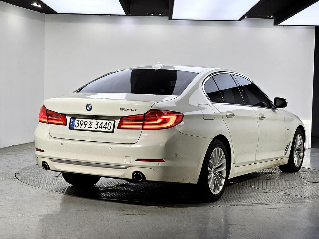 BMW 5 Series - Vista 4