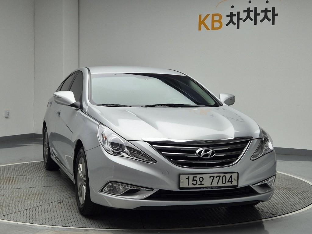 HYUNDAI Sonata - Vista 4