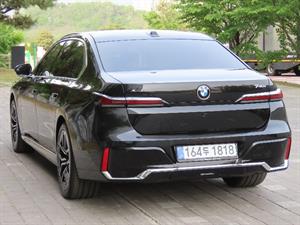 BMW 7 Series - Vista 8