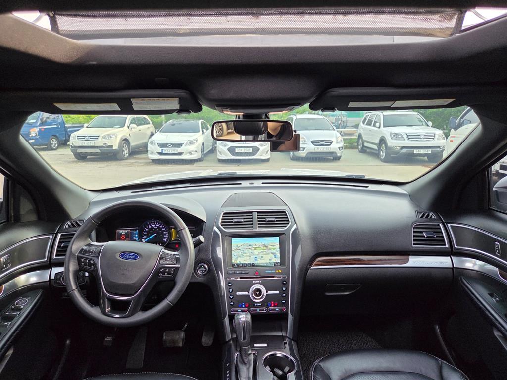 Ford Explorer - Vista 6