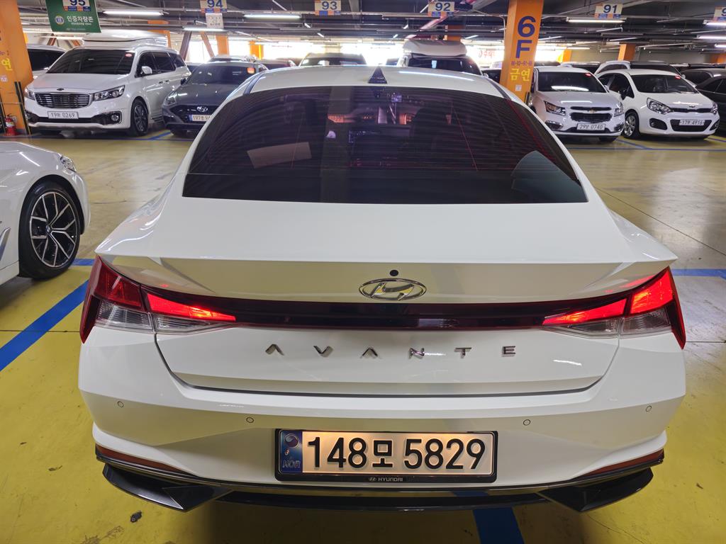 HYUNDAI Avante - Vista 5