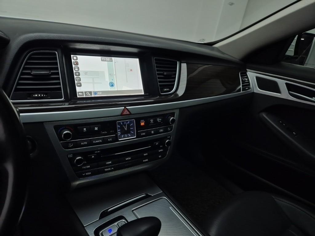 Genesis G80 - Vista 10