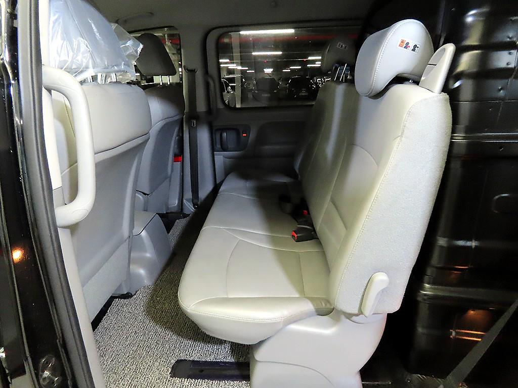 HYUNDAI Starex - Vista 7
