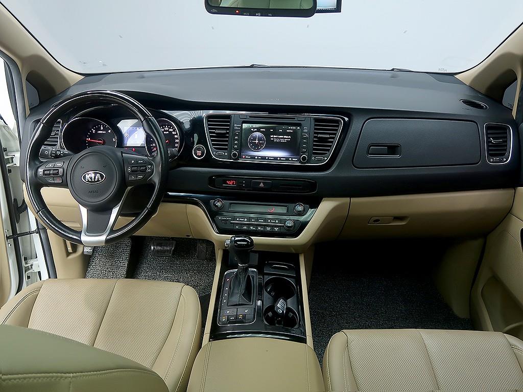 KIA Carnival - Vista 9